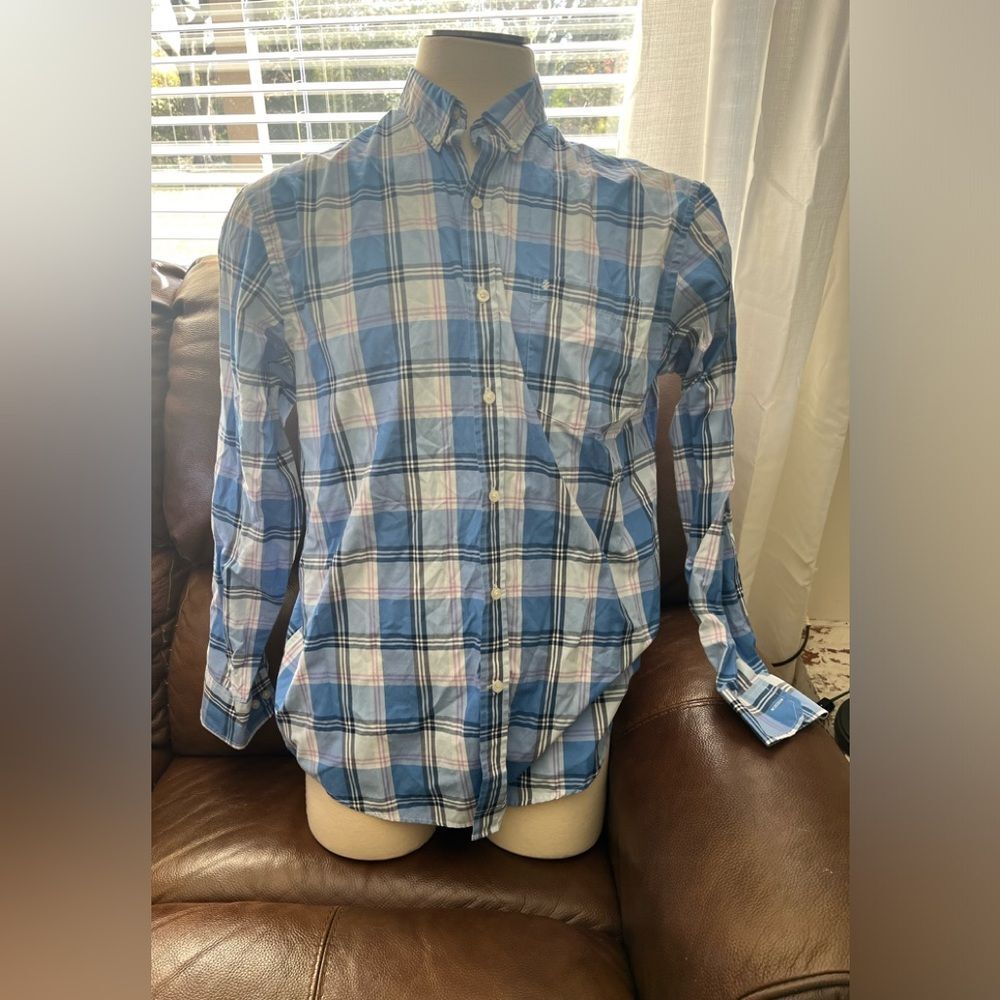 Izod button down size large